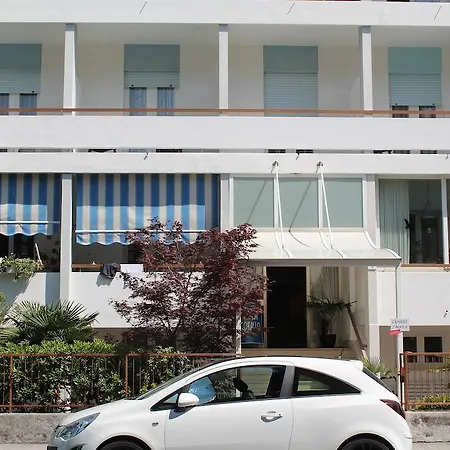 Corallo 招待所 3*